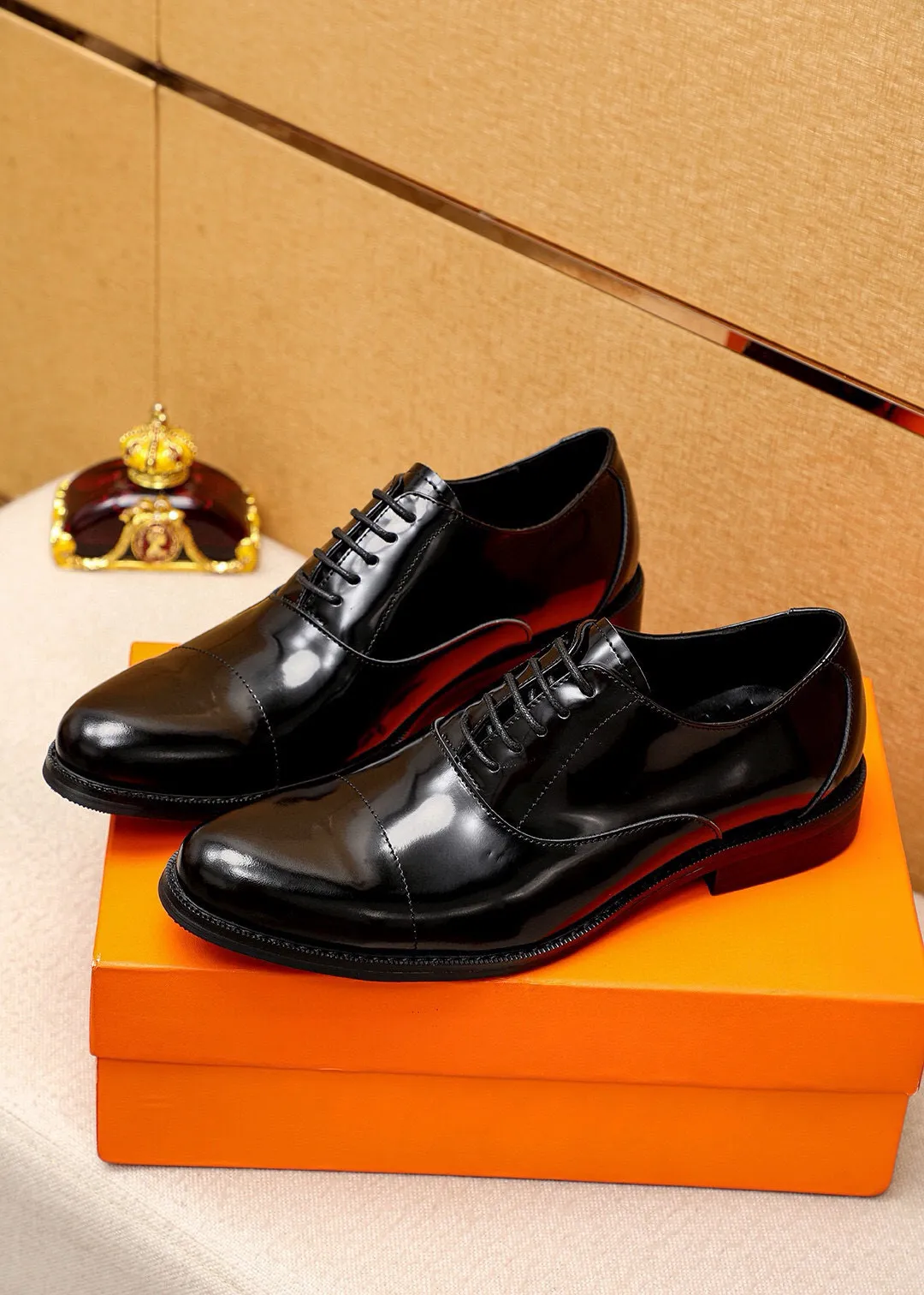 Men's shoes 💰460💐 Product trademark: HERMES "Hermès" business leather shoes Regular size: 38-44 (45🉑️customized) Product materials: Selected imported first-layer open-edge beaded calfskin upper, imported water-dyed 🐂 cowhide lining. Strong three-dimensional visual effect, non-slip and wear-resistant combination outsole Color: 2⃣️colors available